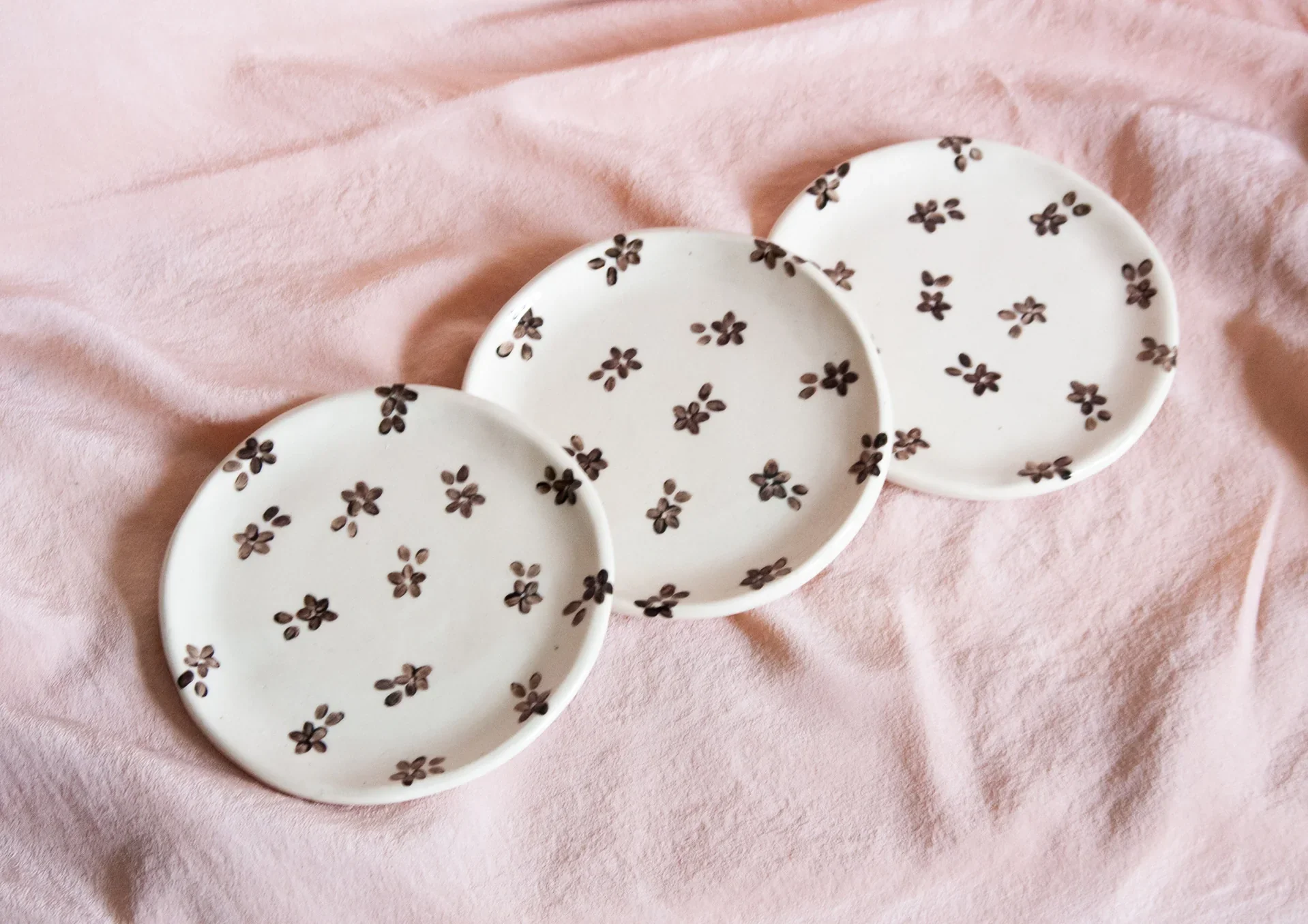 Black Forget Me Not Catchall Plate with Blue Flowers - Image 4