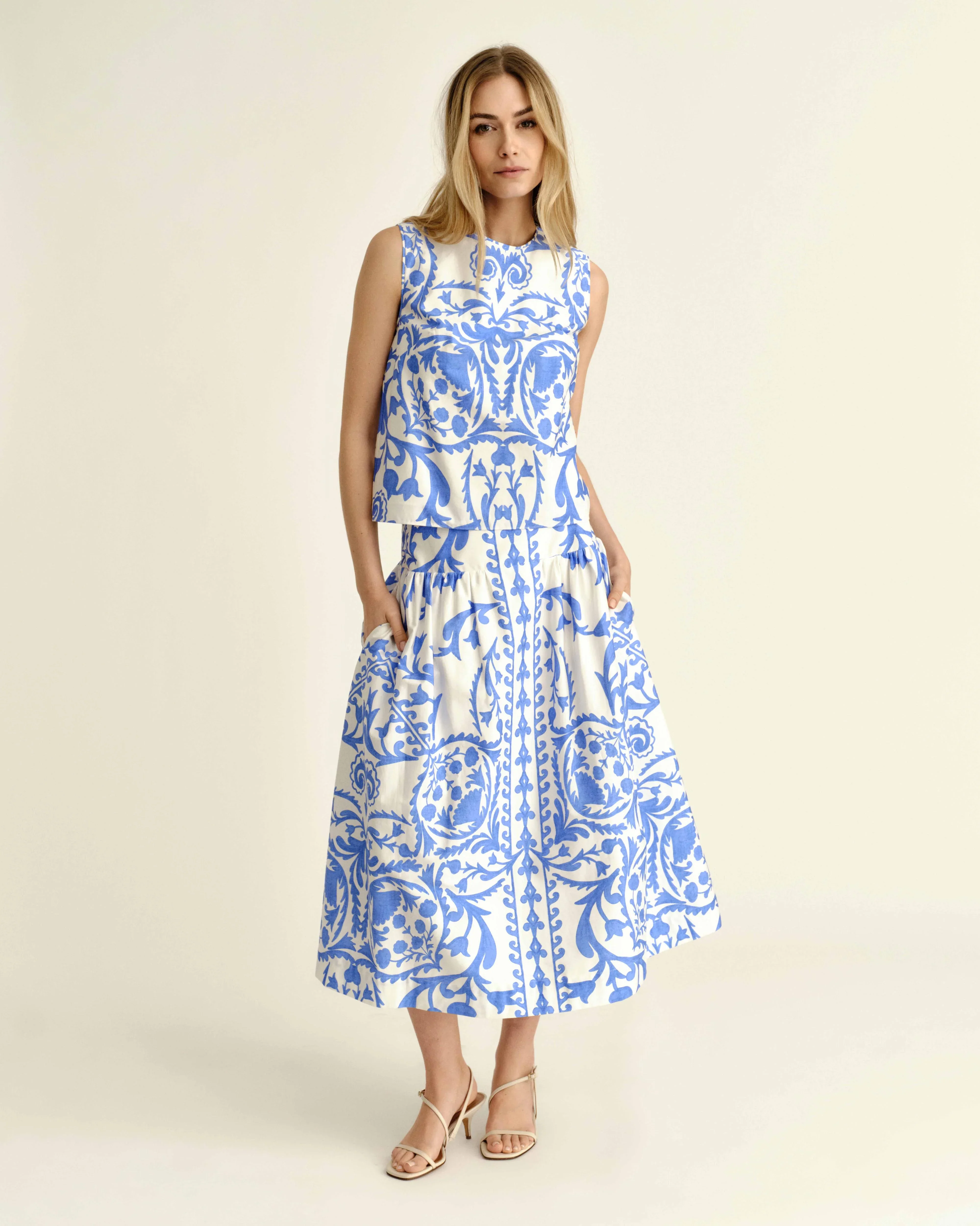 Linda Top in Provence Blue Faraway Print - Image 2